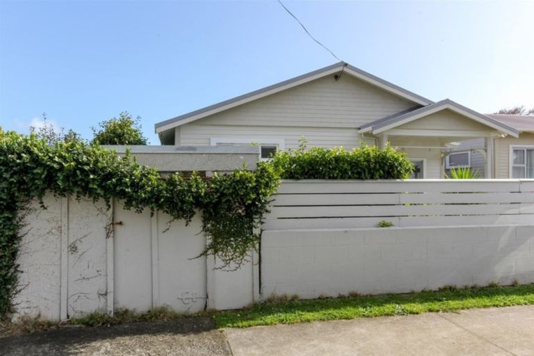 Photo of property in 22 Bulteel Street, New Plymouth, 4310