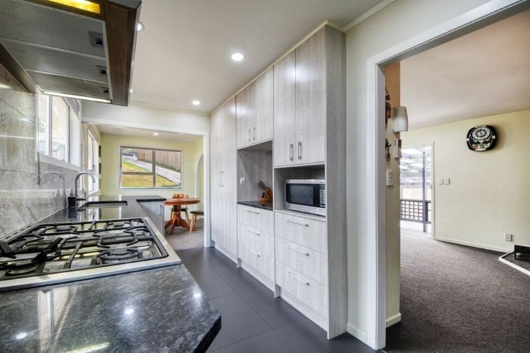 Photo of property in 28 Matama Road, Glen Eden, Auckland, 0602