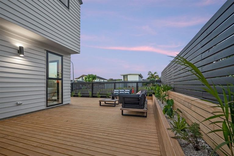 Photo of property in 7/5 Lemon Grove Lane, Greenhithe, Auckland, 0632