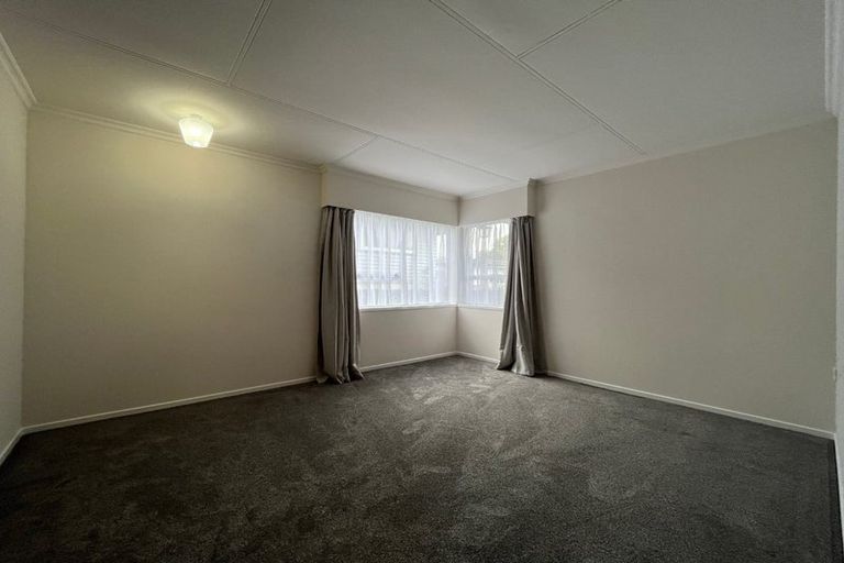 Photo of property in 2 Kauri Street, Inglewood, 4330