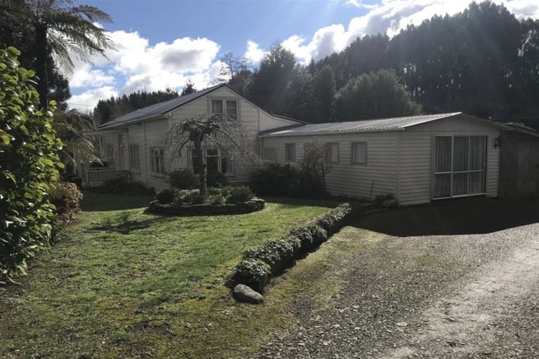 Photo of property in 32 Edwards Street, Kimbolton, Feilding, 4777