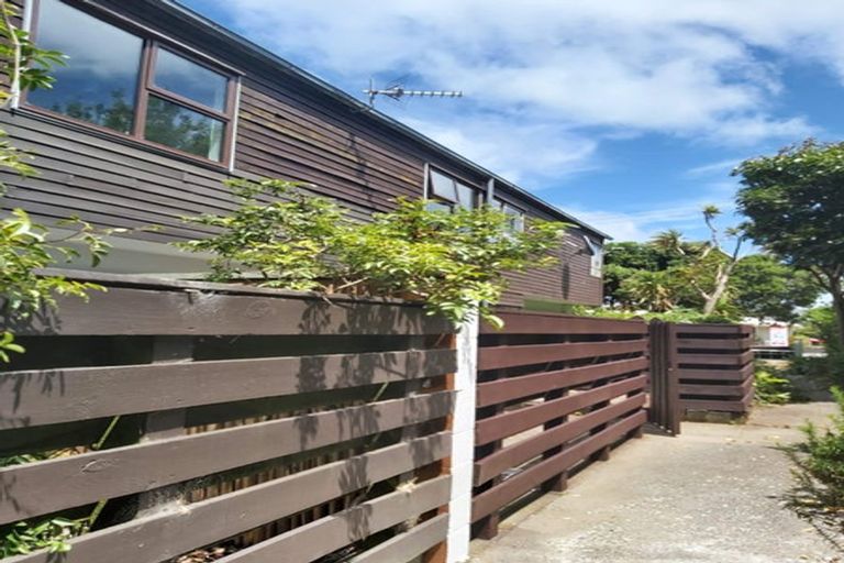 Photo of property in 2/249 Muritai Road, Eastbourne, Lower Hutt, 5013