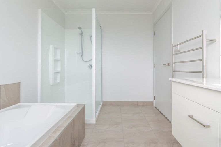 Photo of property in 35 Silicon Way, Fitzherbert, Palmerston North, 4410