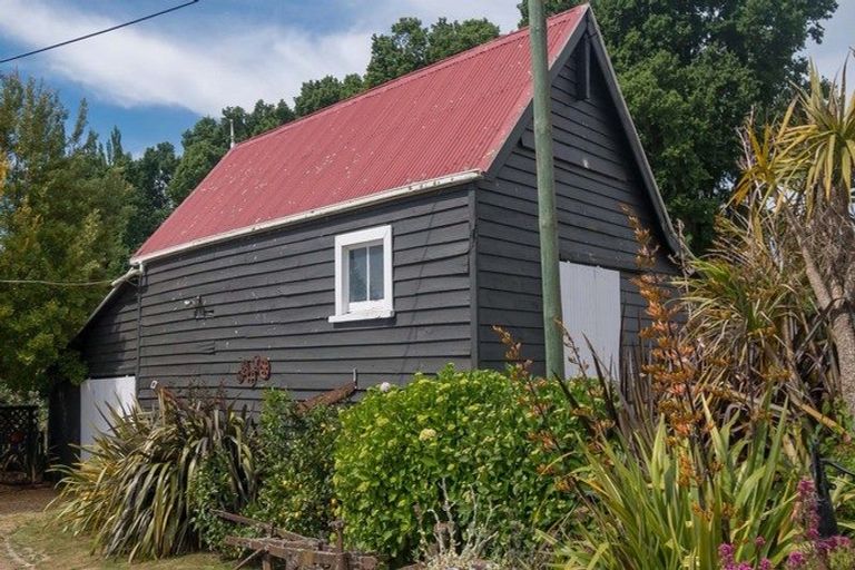 Photo of property in 1033 Masterton Castlepoint Road, Tauweru, Masterton, 5889