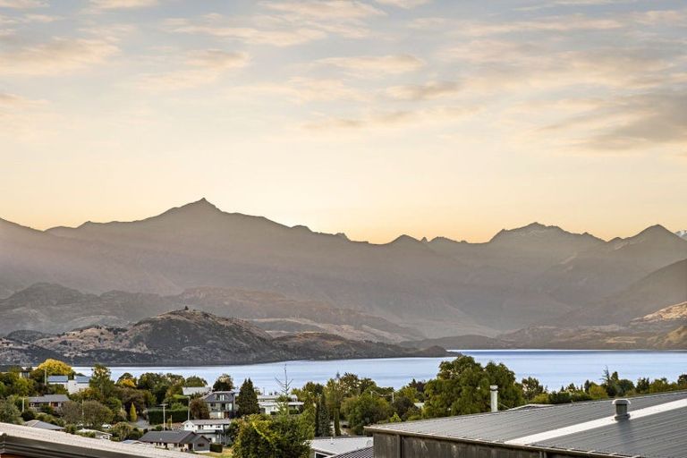 Photo of property in 48 Farrant Drive, Wanaka, 9305