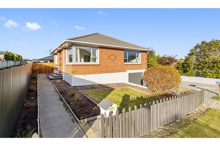 Photo of property in 37 Avenue Road, West End, Timaru, 7910