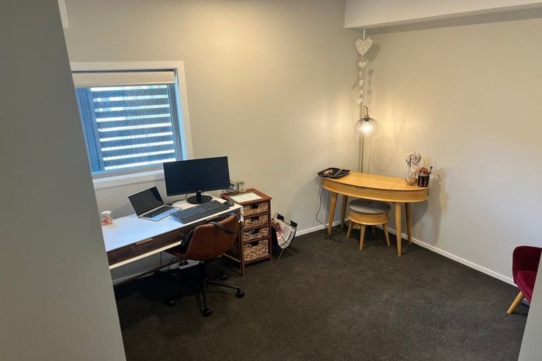 Photo of property in 10 Atkinson Street, Newlands, Wellington, 6037