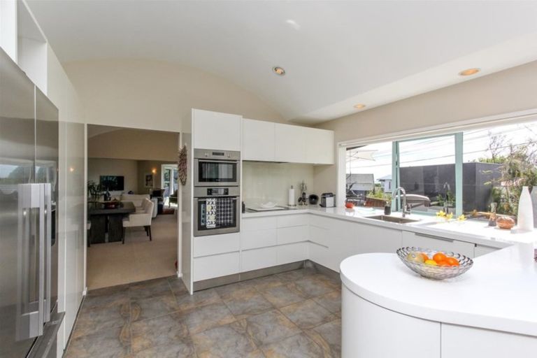 Photo of property in 48a Cameron Street, New Plymouth, 4310