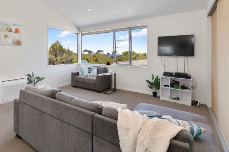 Photo of property in 4 Rock Isle Road, Torbay, Auckland, 0630