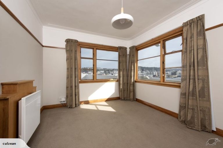 Photo of property in Ionian Flats, 123-125 Brougham Street, Mount Victoria, Wellington, 6011