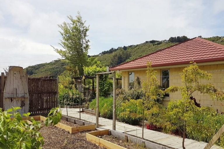 Photo of property in 6 Deavoll Place, Heathcote Valley, Christchurch, 8022