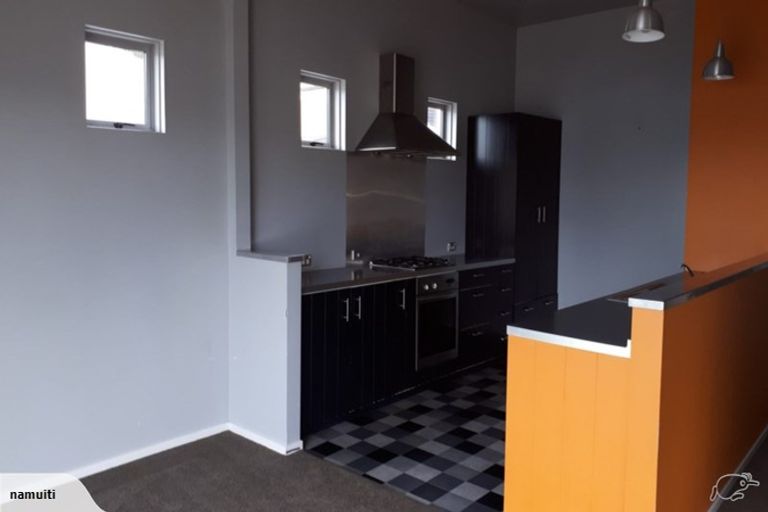 Photo of property in 2 Cornwall Road, Lyttelton, 8082