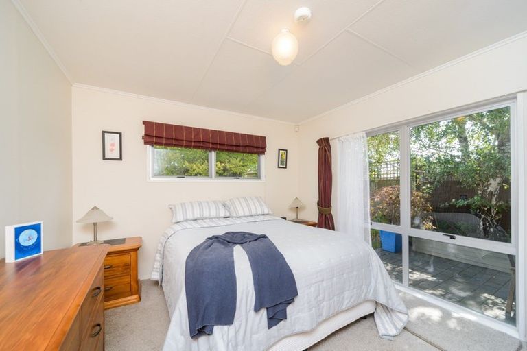 Photo of property in 6 Dunk Place, Milson, Palmerston North, 4414