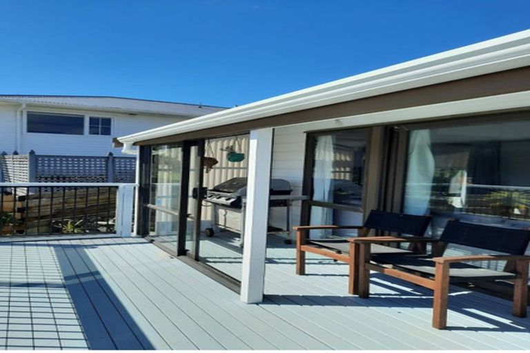 Photo of property in 98 Conclusion Street, Ascot Park, Porirua, 5024