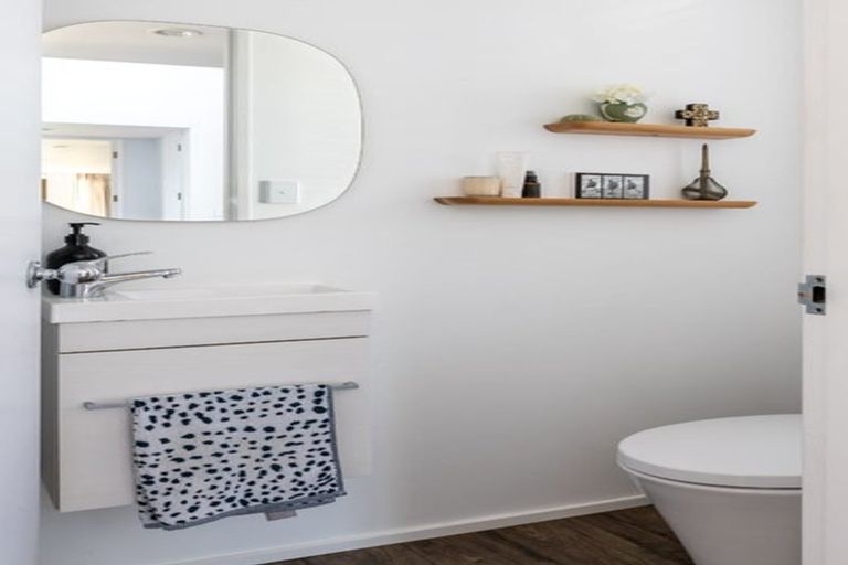 Photo of property in 1/12 Craig Road, Milford, Auckland, 0620