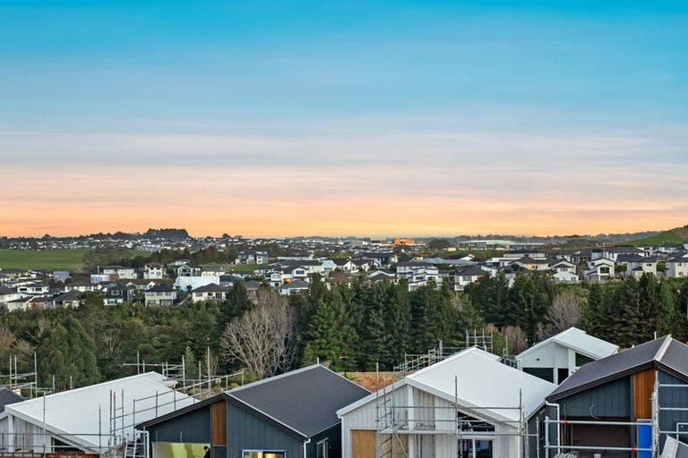 Photo of property in 4 Moko Road, Orewa, 0931