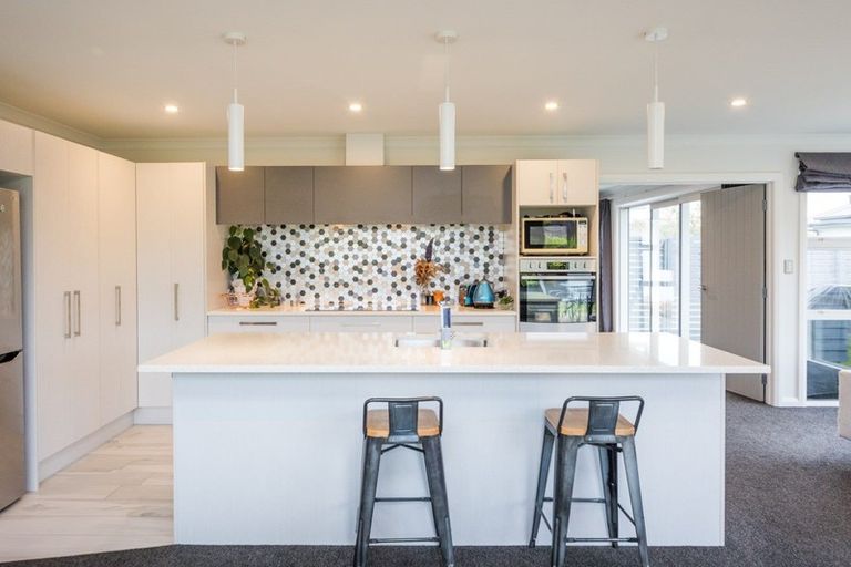 Photo of property in 10 Silicon Way, Fitzherbert, Palmerston North, 4410