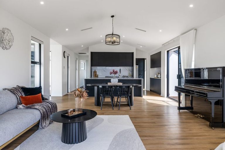 Photo of property in 10 Crosado Place, Rolleston, 7614