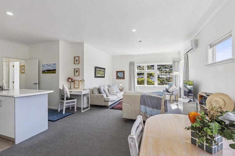 Photo of property in 15 Glanmire Road, Newlands, Wellington, 6037