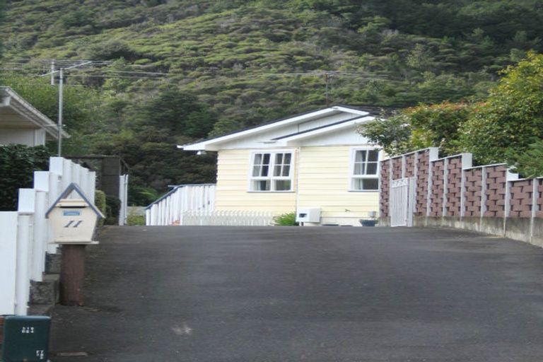 Photo of property in 11 Harewood Grove, Pinehaven, Upper Hutt, 5019