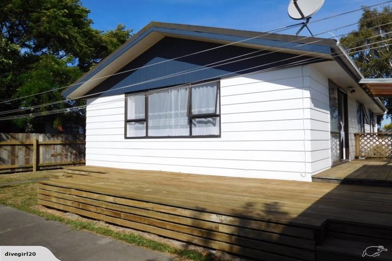 Photo of property in 4 Bryce Place, Kelvin Grove, Palmerston North, 4414
