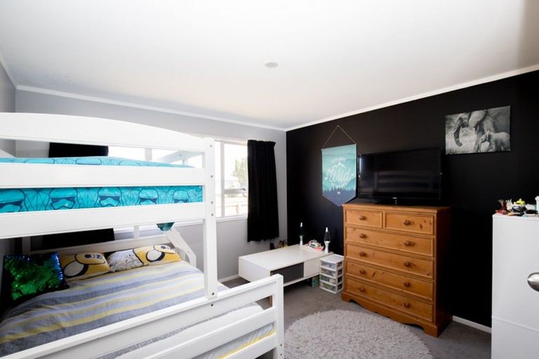 Photo of property in 1 Mcclean Place, Ngatea, 3503