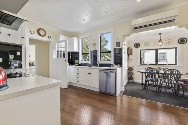 Photo of property in 17 Graham Street, Eltham, 4322