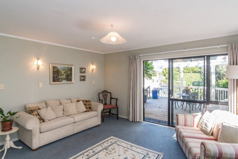 Photo of property in 6 Marram Way, Peka Peka, Waikanae, 5391