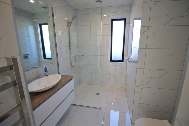 Photo of property in 28 Naylor Street, Hamilton East, Hamilton, 3216