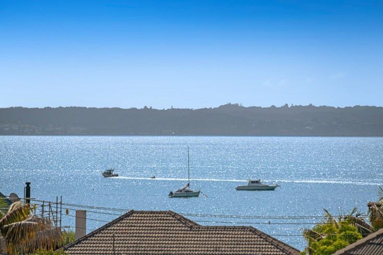 Photo of property in 46 De Luen Avenue, Tindalls Beach, Whangaparaoa, 0930