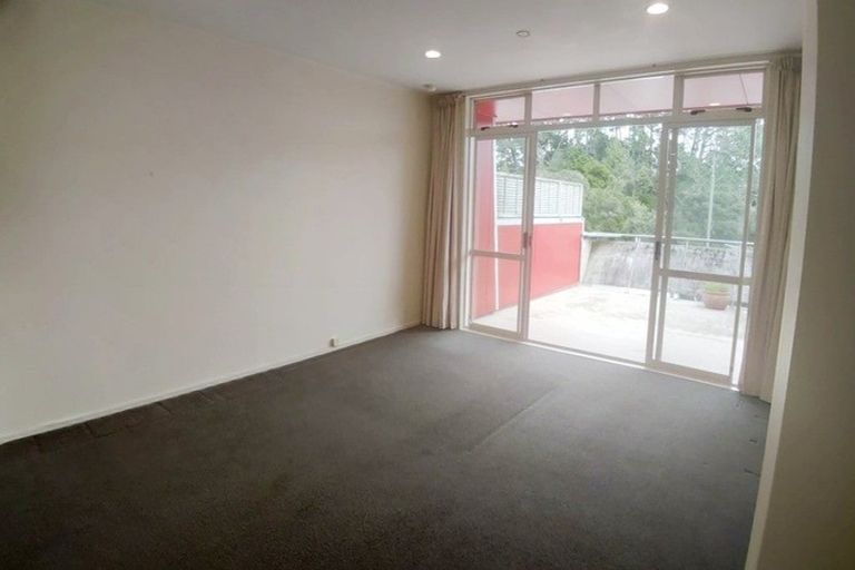 Photo of property in 2d/20 Ian Marwick Place, Birkenhead, Auckland, 0626