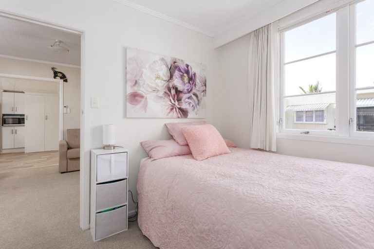 Photo of property in Orange Grove Flats, 2/549 Childers Road, Te Hapara, Gisborne, 4010