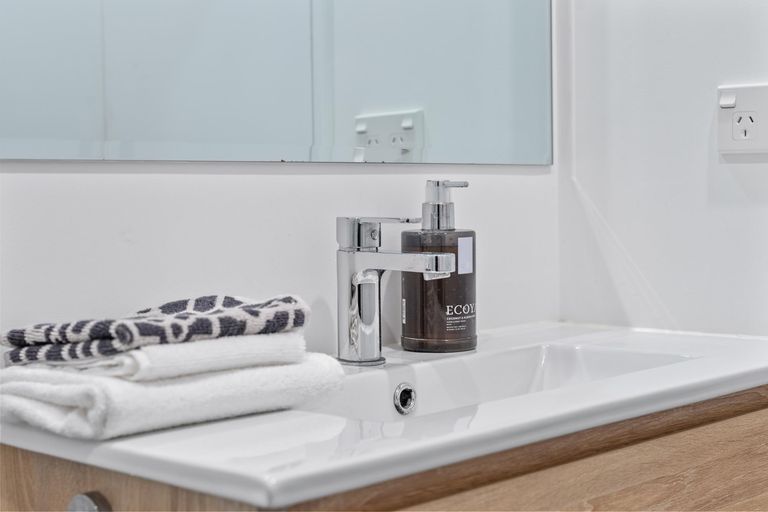 Photo of property in 402/553c Glenfield Road, Glenfield, Auckland, 0629