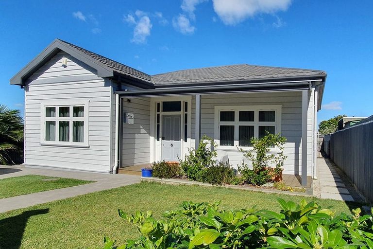 Photo of property in 2 Kipling Avenue, Hospital Hill, Napier, 4110