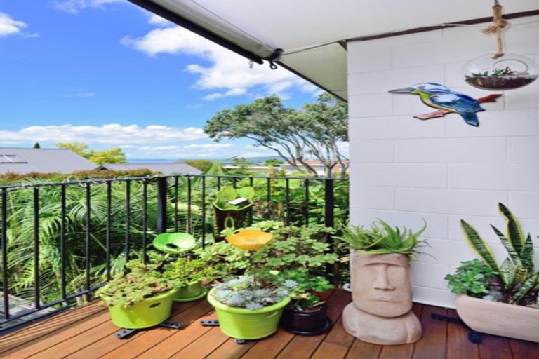 Photo of property in 2/30 Castor Bay Road, Castor Bay, Auckland, 0620