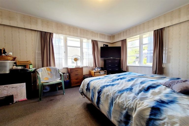 Photo of property in 12 Lowry Crescent, Stokes Valley, Lower Hutt, 5019