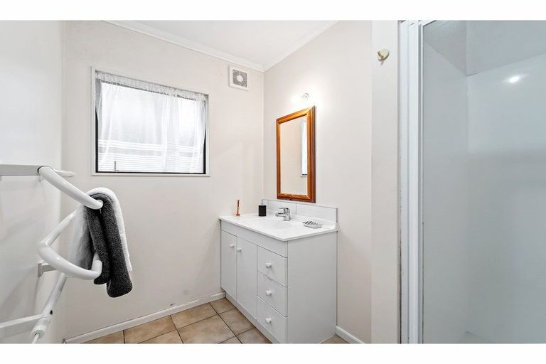 Photo of property in 2/5 Anne Road, Hillcrest, Auckland, 0627