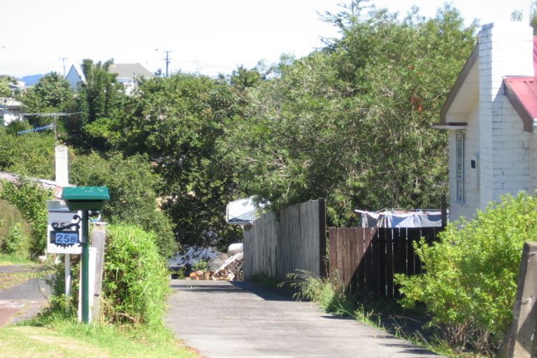 Photo of property in 27 Kia Ora Road, Beach Haven, Auckland, 0626