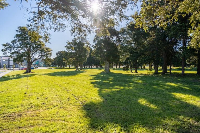 Photo of property in 5 Gloaming Lane, Wallaceville, Upper Hutt, 5018