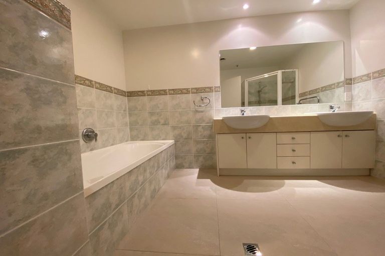 Photo of property in 1c/175 Hurstmere Road, Takapuna, Auckland, 0622