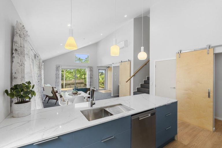 Photo of property in 5 Awanui Street, Merrilands, New Plymouth, 4312