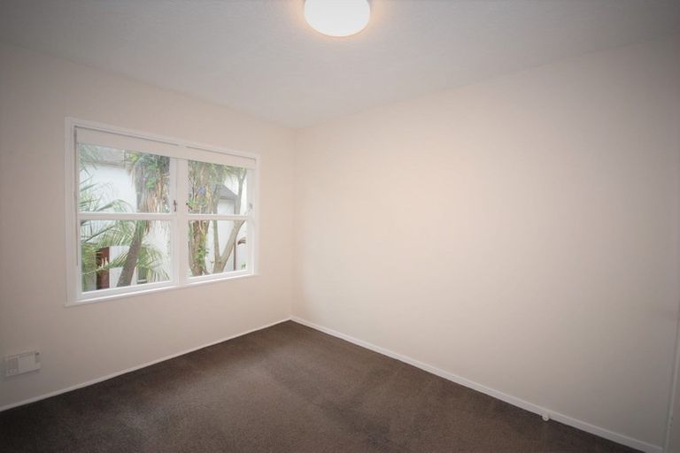 Photo of property in 10/11 Tawera Road, Greenlane, Auckland, 1051