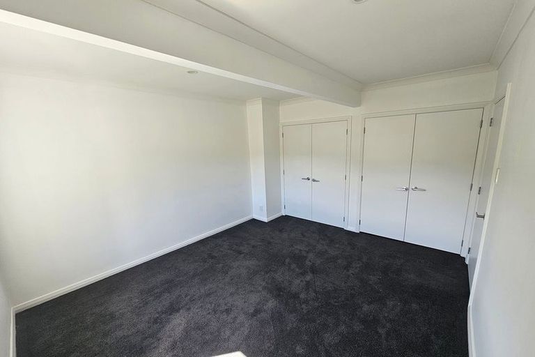 Photo of property in 1 Taylor Terrace, Tawa, Wellington, 5028
