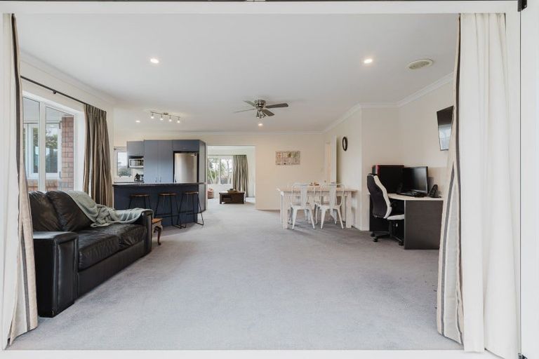 Photo of property in 4 Lourie Way, Fitzherbert, Palmerston North, 4410