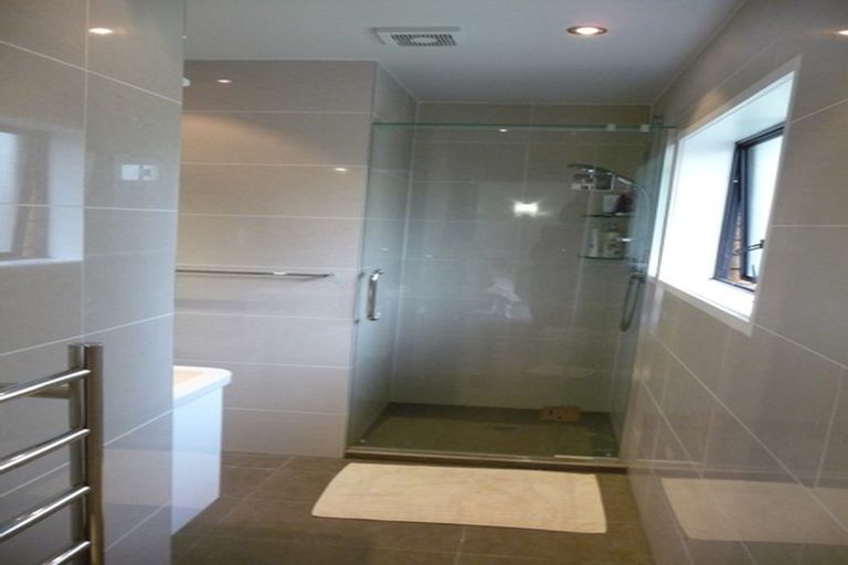 Photo of property in 2/32 Pupuke Road, Takapuna, Auckland, 0622