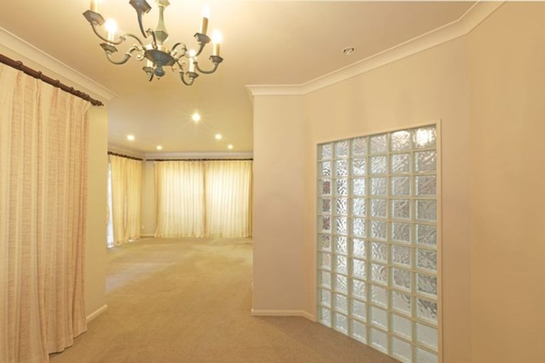 Photo of property in 5 Quedley Court, Eastern Beach, Auckland, 2012