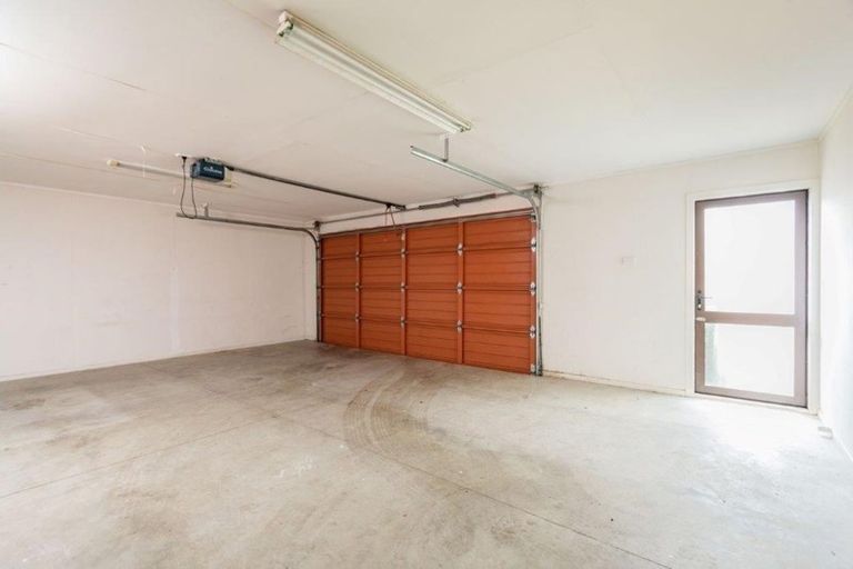 Photo of property in 29 Archibald Road, Kelston, Auckland, 0602