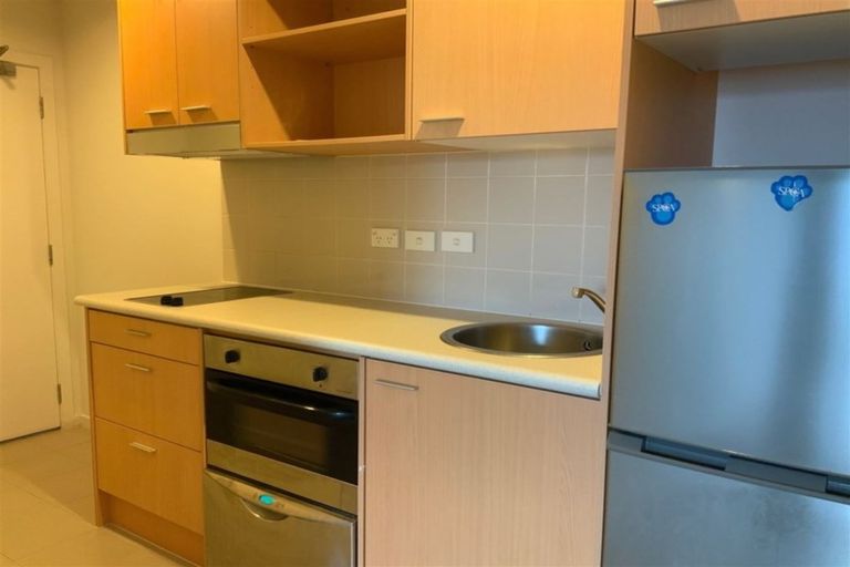 Photo of property in Kiwi On Queen Apartments, 604/421 Queen Street, Auckland Central, Auckland, 1010