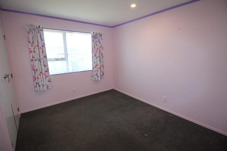 Photo of property in 14b Bayswater Place, Newlands, Wellington, 6037