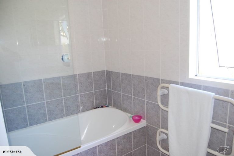 Photo of property in 29 Hebron Road, Waiake, Auckland, 0630